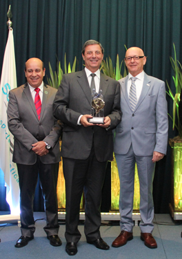 Grupo Apisul vence Prêmio Preferência do Transporte e Logística 2015